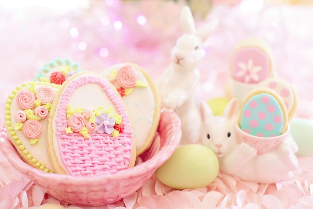pexels-photo-7167284-7167284 Decorated Cookies in a Ceramic Bowl and Bunny Figurines